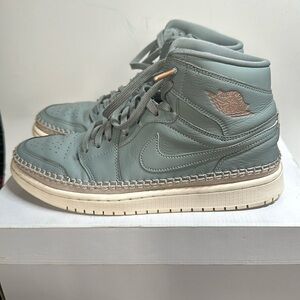 Women’s Jordon 1 Retro Hi 9.5W